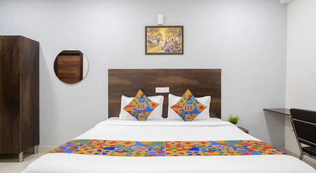 Номер Deluxe FabHotel Grand Aarvi Prime - Nr Hafeezpet, Madeenaguda