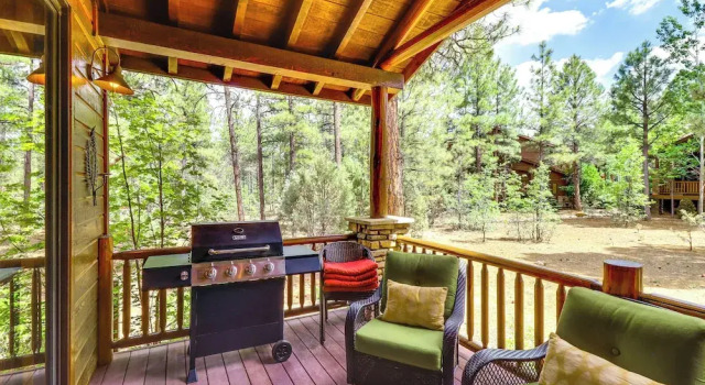 Апартаменты 4 Miles to Lake: Retreat w/ 2 Decks!