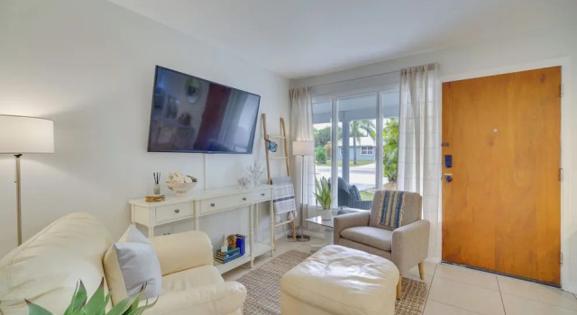 Апартаменты с 3 комнатами Coastal Vero Beach Home Near the Ocean w/ Patio