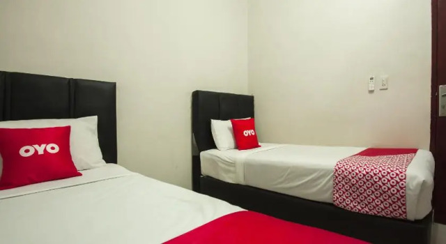 OYO 1631 Hotel Apple, Prenota Hotel Pematangsiantar Sumatra