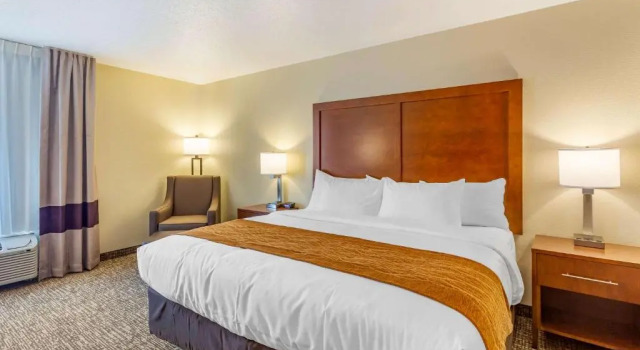 Номер Standard Comfort Inn DeKalb - University Area
