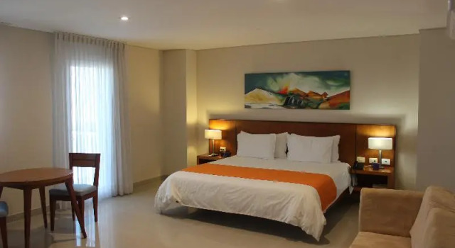 Полулюкс Standard с балконом Hotel Atrium Plaza
