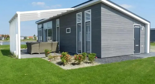 Коттедж House in Zeeland by the Lake