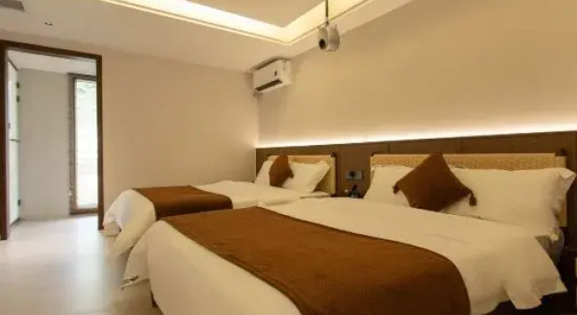 Люкс Luding Dadu Tingfeng Homestay (Luding Bridge Scenic Area)