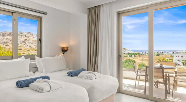Люкс Deluxe KOUROS STONE SUITES
