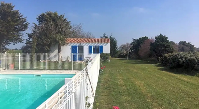 Studio avec piscine, Забронировать Отель «постель и завтрак» Бовуар-сюр-Мер Vendée