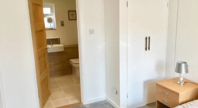 Shalom Suite With Ensuite, Забронировать Отель Отели Исторического графства Суссекса с парковкой, Парковка