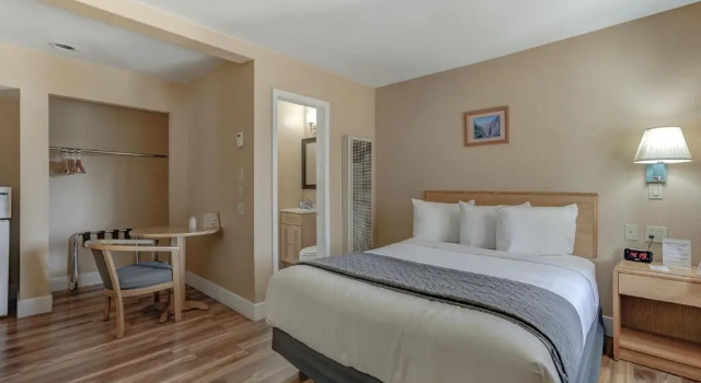 Номер Shasta Pines Motel & Suites