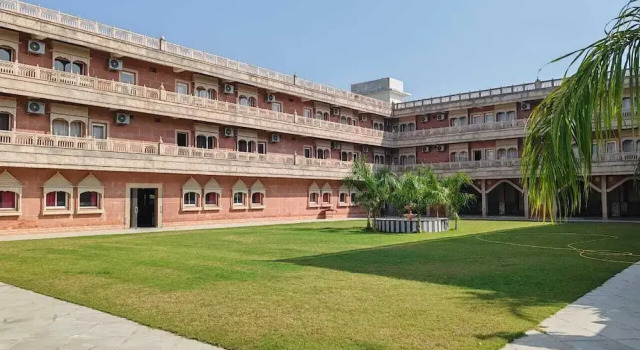 Двухместный номер Superior с балконом Hotel Rajwada Palace