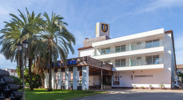 Отель Jerez AQ35, Забронировать Отель Херес-де-ла-Фронтера Коста-де-ла-Лус, рядом с Музей конного искусства