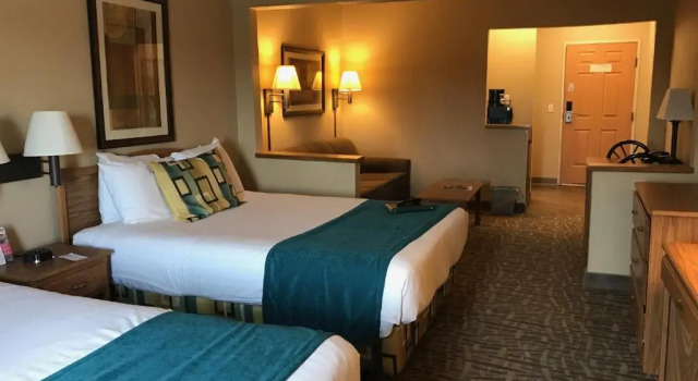 Четырёхместный люкс EverSpring Suites