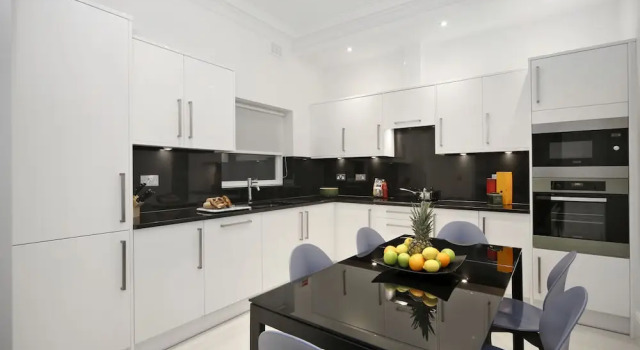 Апартаменты Standard Queensgate Court Apartments