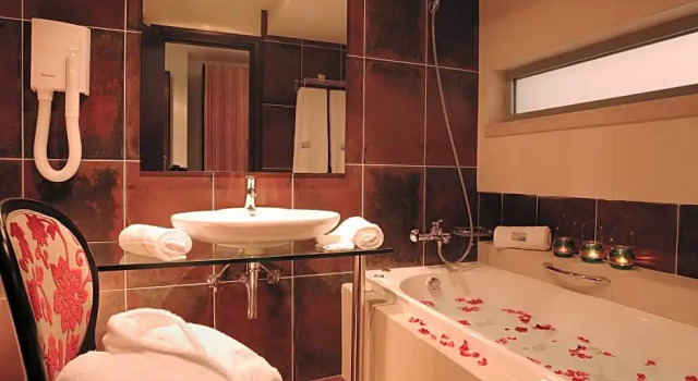 Полулюкс Angela Suites Boutique Hotel