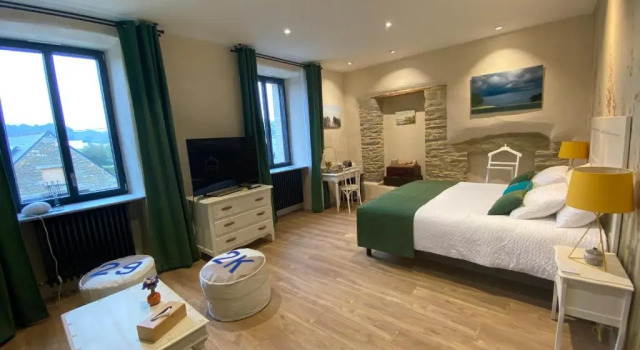 L’ARDOISIÈRE, maison d’hôtes et d’amis, Забронировать Отель Отели Finistère с парковкой, Парковка