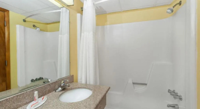 Номер Standard Days Inn by Wyndham Scranton PA