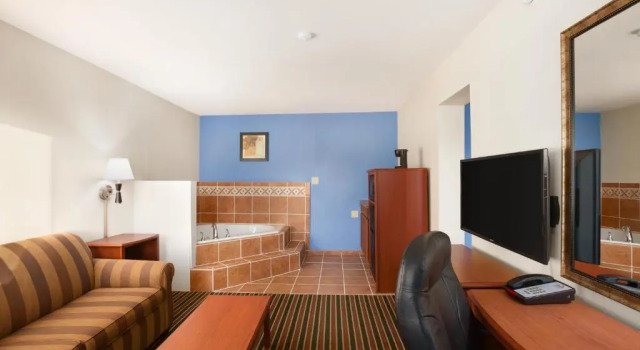 Люкс Days Inn by Wyndham Champaign/Urbana