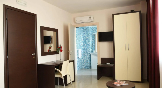 Merylinn Guest House, Book Pension Hoteller i Battipaglia med parkering, Parkering
