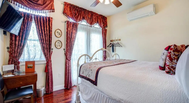 Двухместный номер Standard с балконом The River Belle Inn