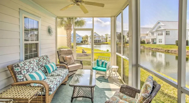 Коттедж с 5 комнатами с балконом Home w/ Deck: 1 Mi to Surfside Beach Access!