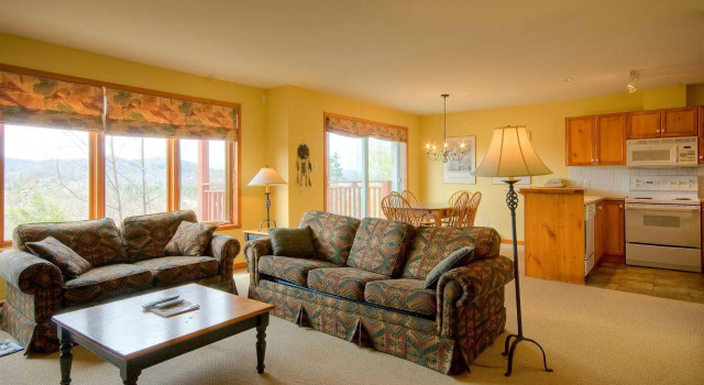 Pinoteau, Rezervovat Hotel Vesnice a turistické středisko Mont-Tremblant Mont Tremblant Region
