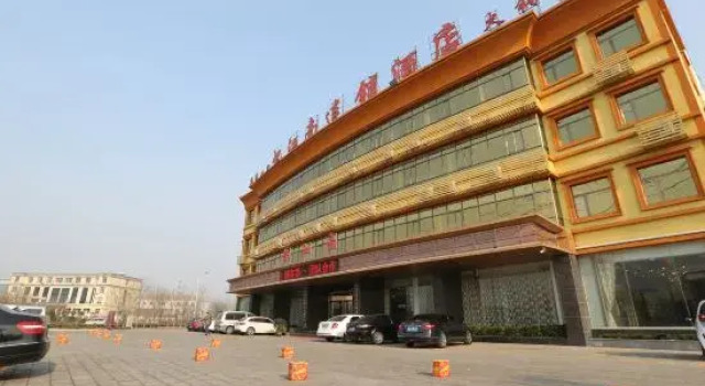 Lingcheng District,  Dezhou,  Shandong,  China, Book Hotel Hoteller i Dezhou med pool, Swimmingpool