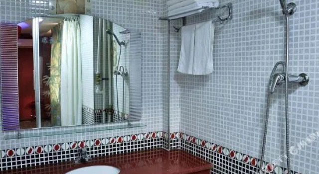 Ruixin Fashion Hotel, Prenota Hotel Hotel a Yanbian con parcheggio, Parcheggio