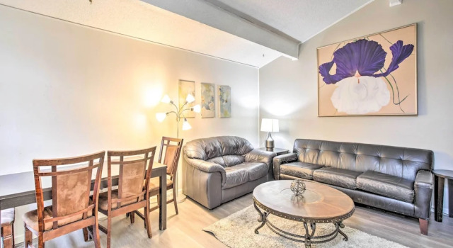 Pet-friendly Dallas Townhome w/ Outdoor Grill, Book Hotel Dallas Dallas - Fort Worth Metropolitan Area