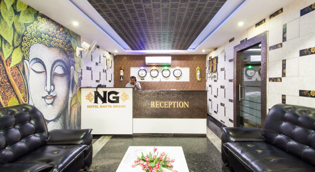 Capital O 7648 Sri Navya Grand, Rezerwuj Hotel Lingampalli 