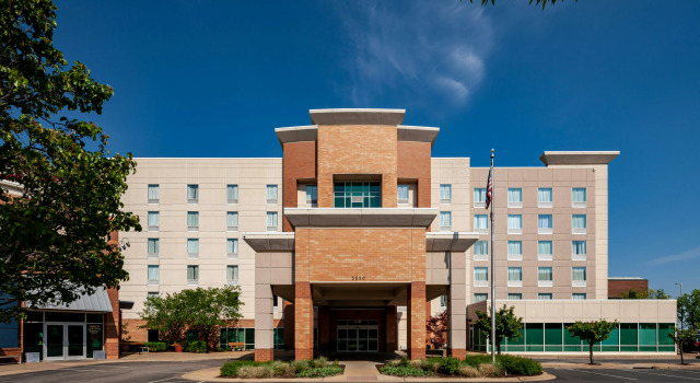 Hampton Inn & Suites St. Louis at Forest Park, Забронировать Отель Сент-Луис Миссури