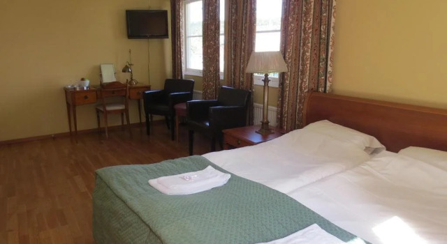 Laurenti, Book Hotel  