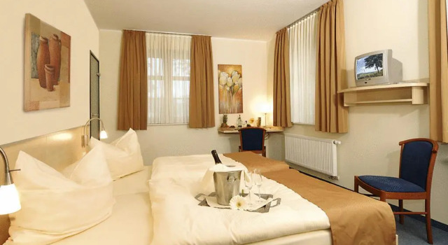 Hotel Xtra Gleis, Забронировать Отель  