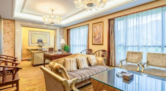 Люкс Deluxe River & Holiday Hotel