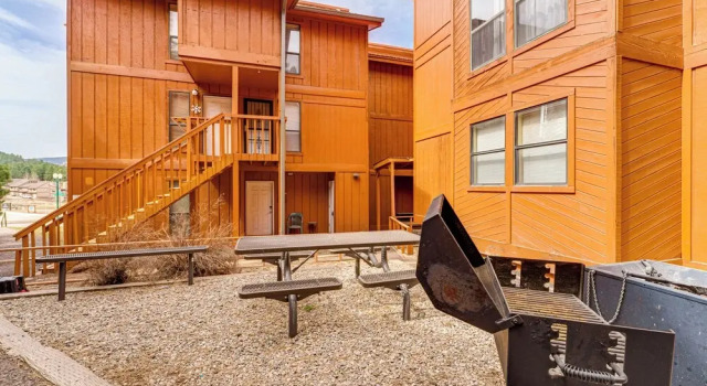Апартаменты 2 Blocks to Angel Fire Resort: Family Condo