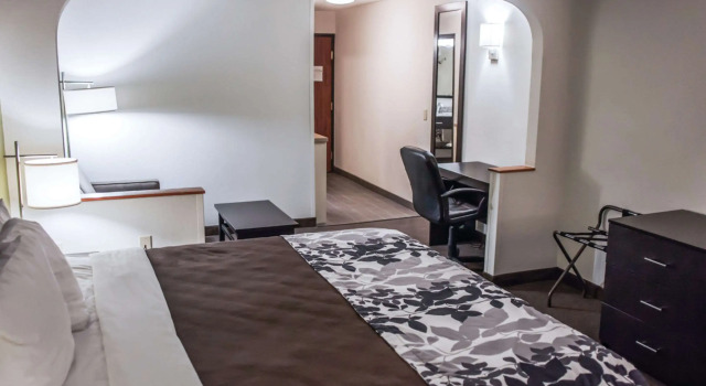 Garner Hotel Topeka West by IHG
