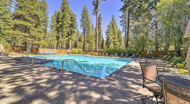 Апартаменты Steps to Lake: Scenic Carnelian Bay Retreat
