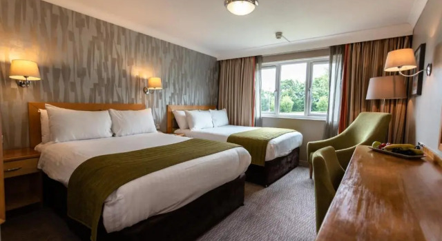 Четырёхместный номер Standard Holiday Inn A55 Chester West by IHG