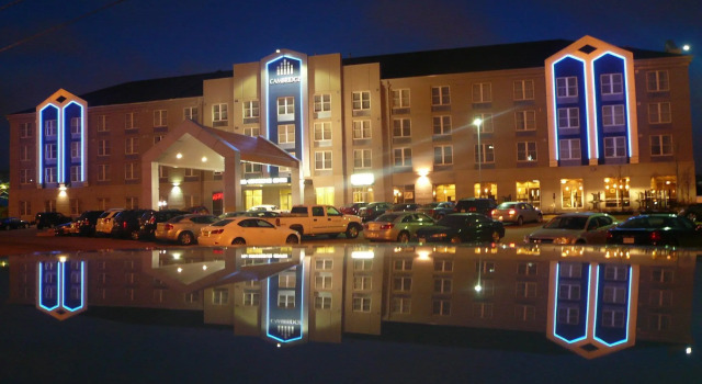 Четырёхместный номер Standard Cambridge Hotel and Conference Centre
