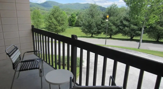 Люкс с балконом Highland Manor Inn