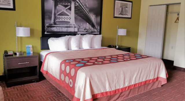 Super 8 by Wyndham Bellmawr NJ/Philadelphia PA Area