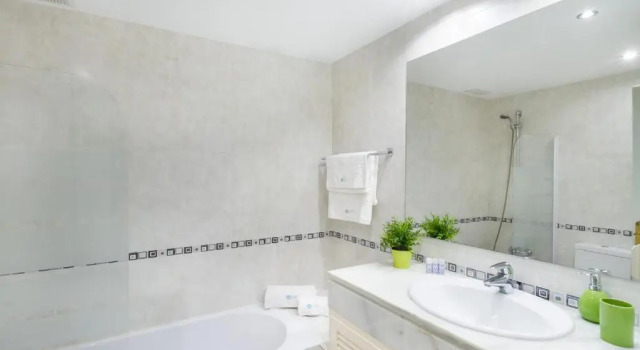 Апартаменты Golden Beach Marbella Suite