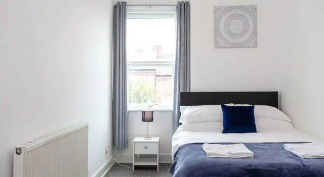 4 Bed House, Sleeps 9, Free Parking, Забронировать Отель Сток-он-Трент Стаффордшир