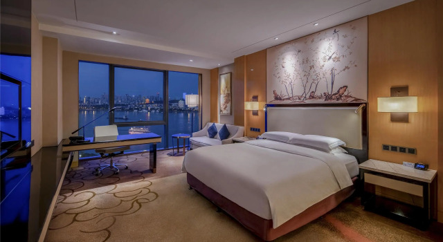 Номер Premier Hilton Wuhan Yangtze Riverside
