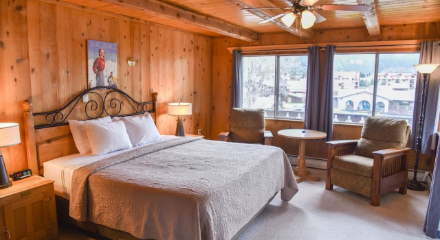 Двухместный номер Standard с балконом и с видом на горы Alpine Lodge Red River