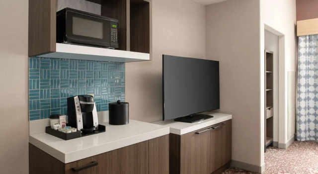 Четырёхместный полулюкс Hilton Garden Inn Fontana
