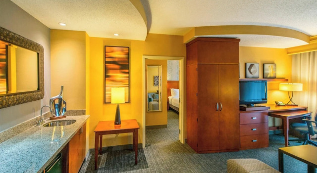 Люкс Courtyard Greensboro Airport