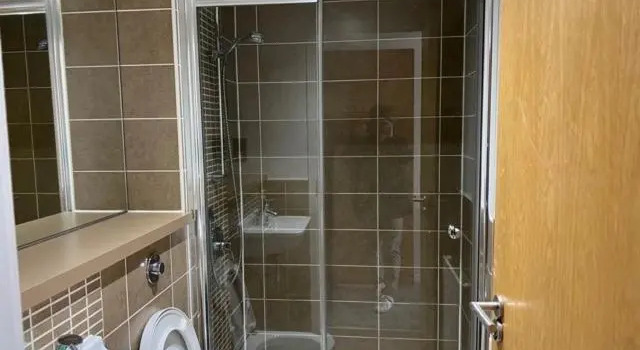 Modern & Spacious 2 bed Merchant City Apart-High St, Забронировать Отель Отели Glasgow & The Clyde Valley с парковкой, Парковка