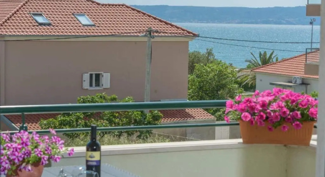 Апартаменты Villa Barbara-Kastela with heated pool