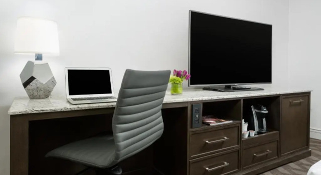 Двухместный номер Mobility Accessible with Tub Отель Hilton Boston Park Plaza