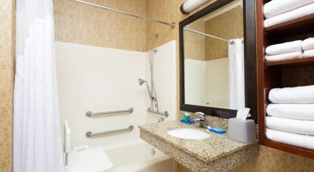 Двухместный номер Standard Holiday Inn Express Hotel & Suites Astoria by IHG