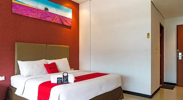 Полулюкс RedDoorz Plus near Blok M Square